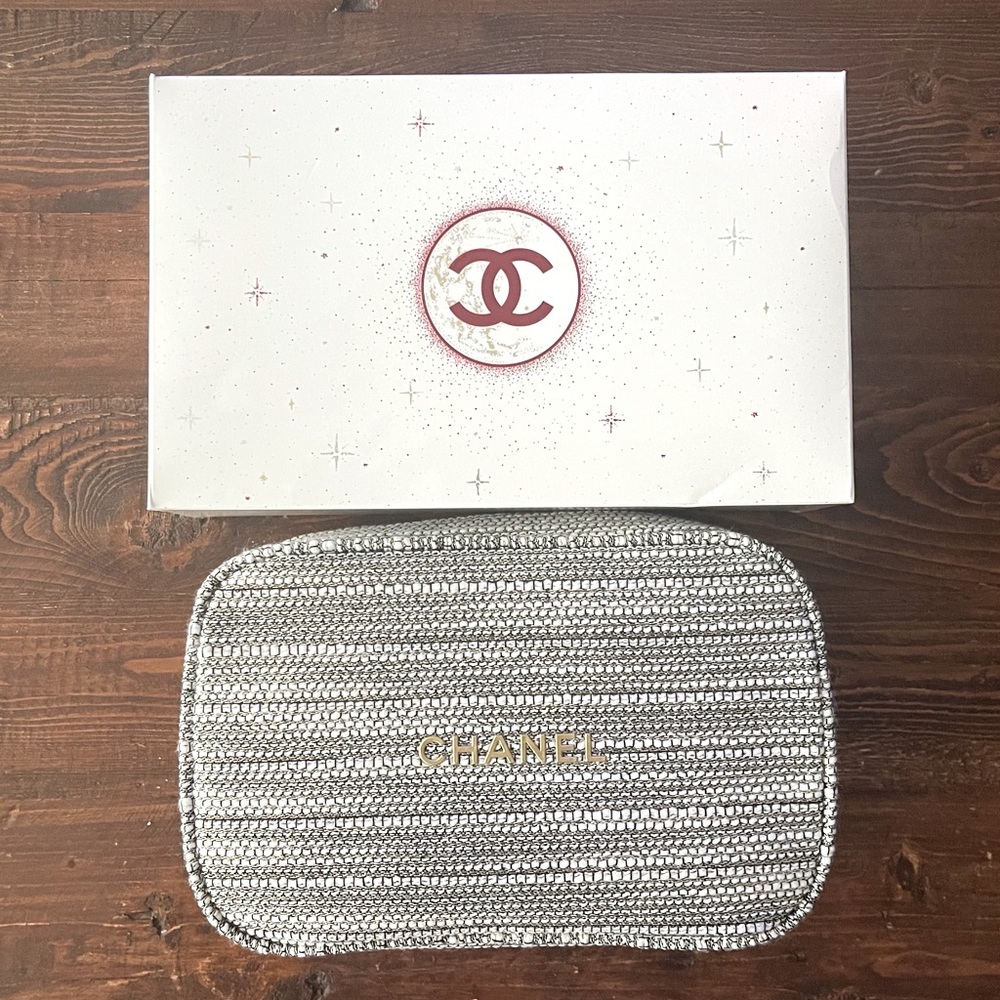 CHANEL 2022 HOLIDAY COSMETIC POUCH - BLACK & GOLD TWEED NWOT